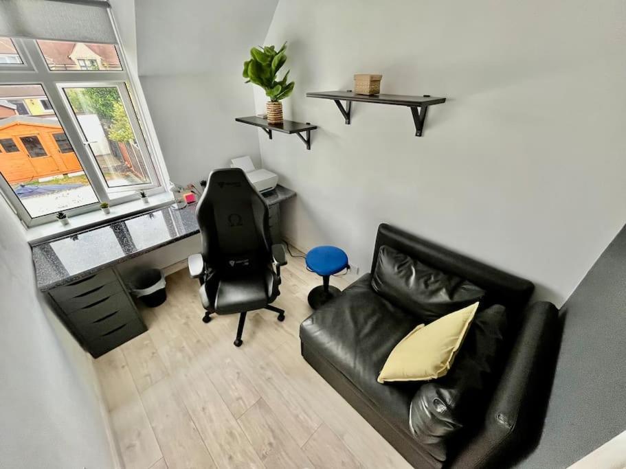 Entire 3 Bed House Weybridge Brooklands, London Villa Byfleet Kültér fotó